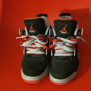 Practically brand new Air Jordan 4's OG 'Bred Cement Grey, Size 6 in men's.